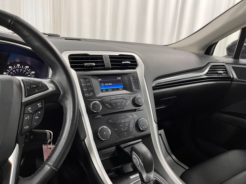 Used 2015 Ford Fusion SE w/ Equipment Group 201A FWD image 10