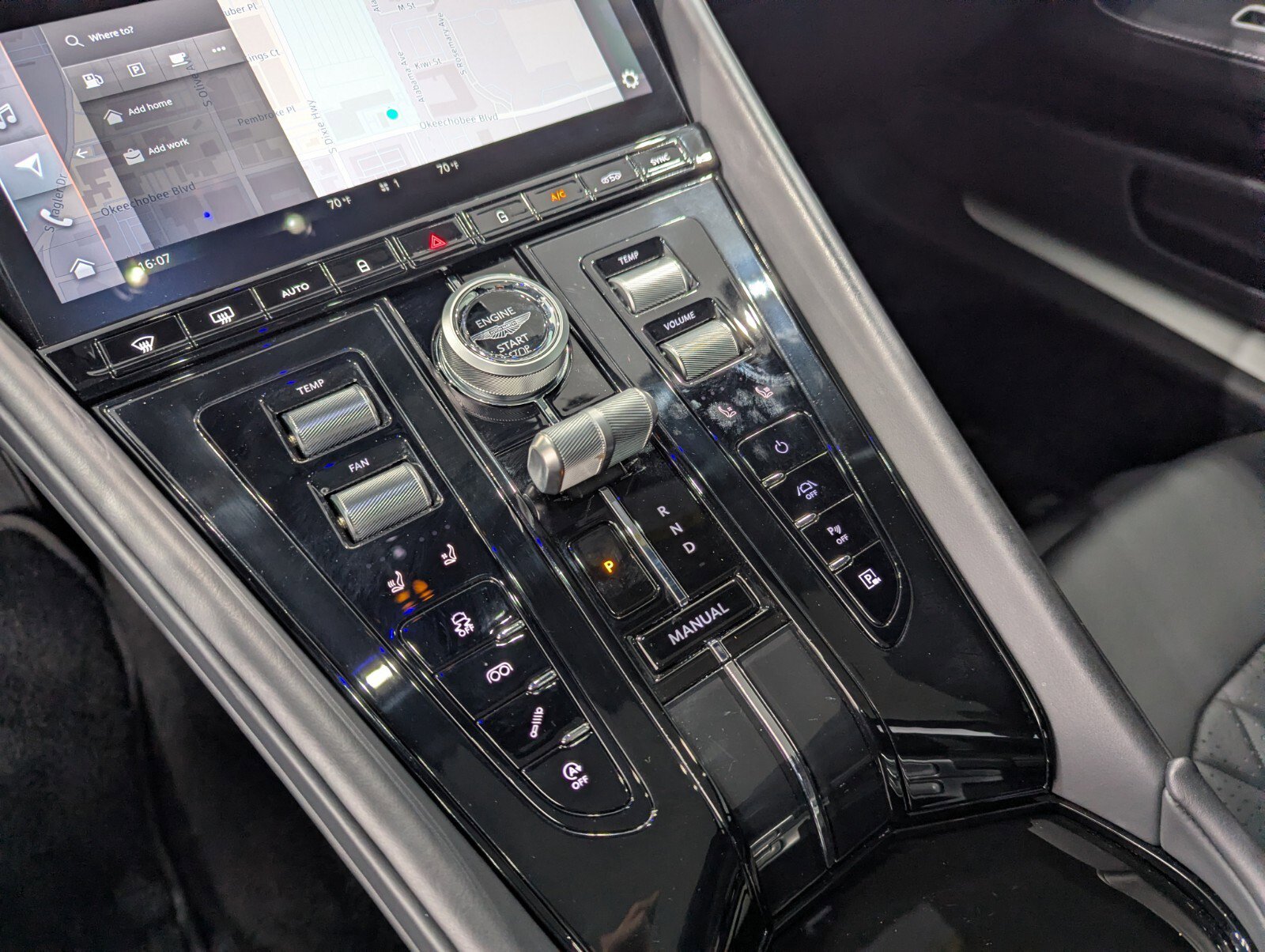 Used 2025 Aston Martin DB12 Coupe image 15