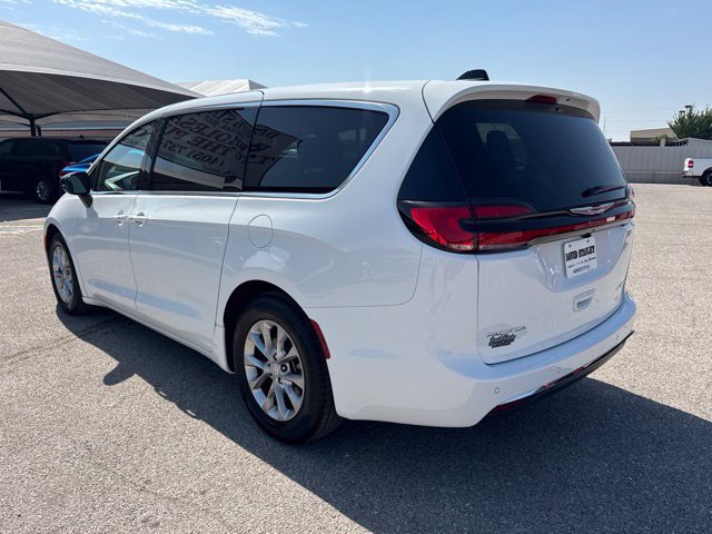 Used 2026 Chrysler Pacifica Limited FWD image 4