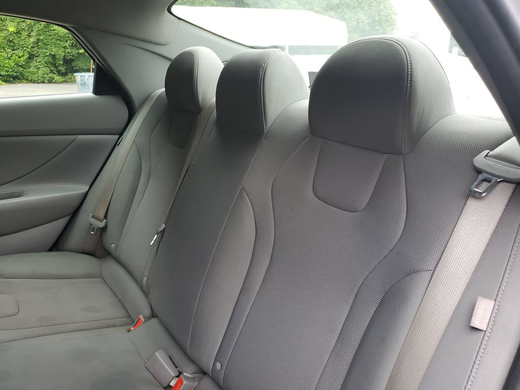 Used 2025 Hyundai Elantra SE FWD image 6