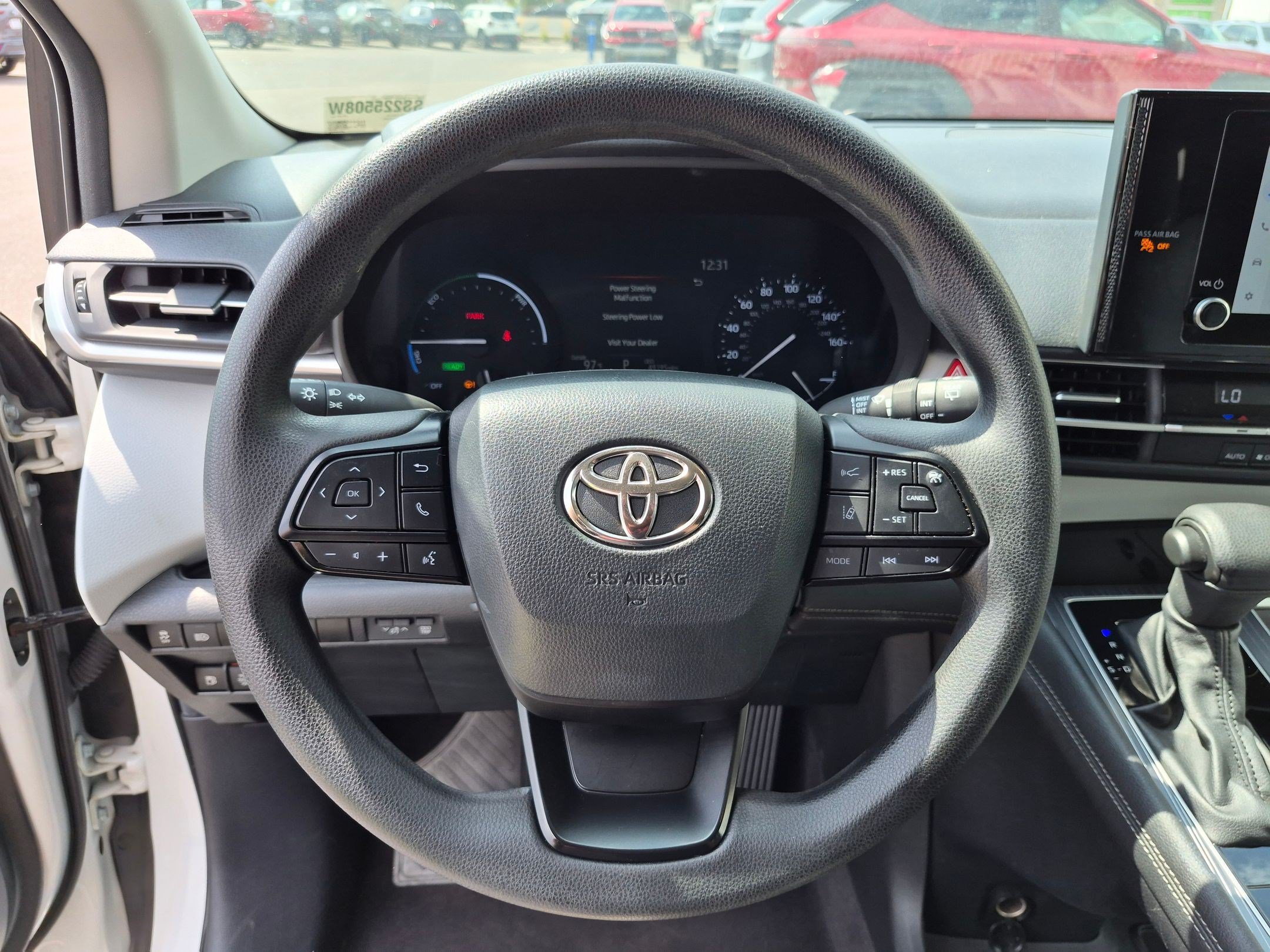 Used 2025 Toyota Sienna LE FWD image 19