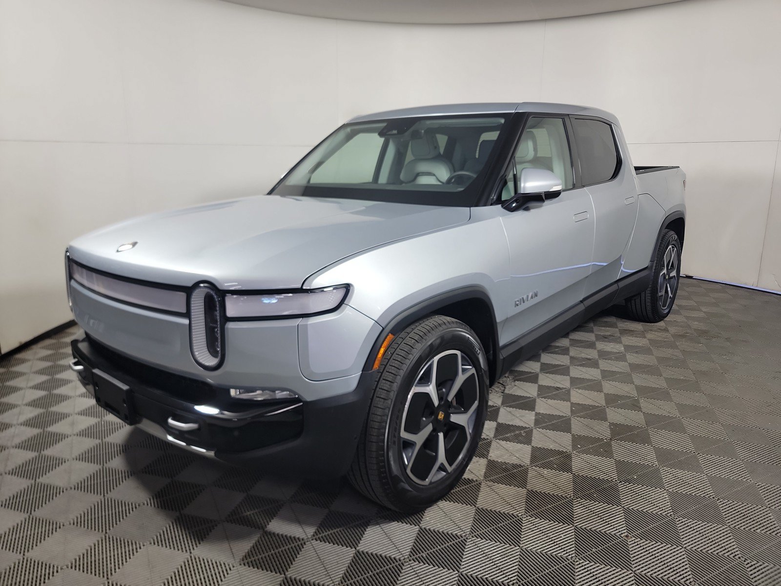 Used 2024 Rivian R1T Adventure AWD/4WD image 1