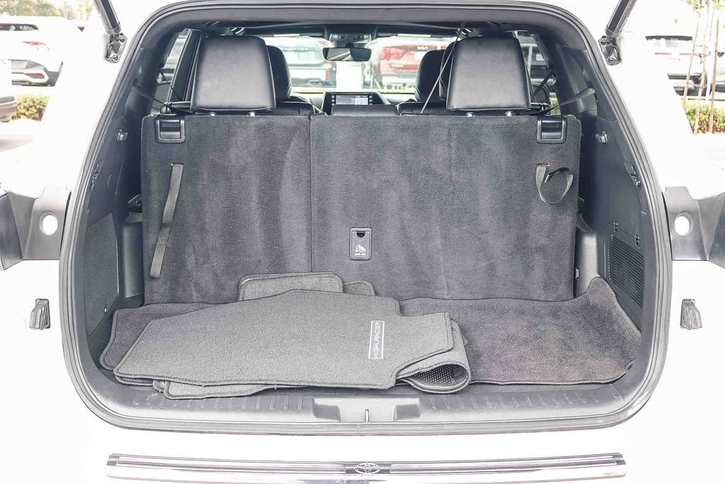 Used 2022 Toyota Highlander XSE FWD image 30