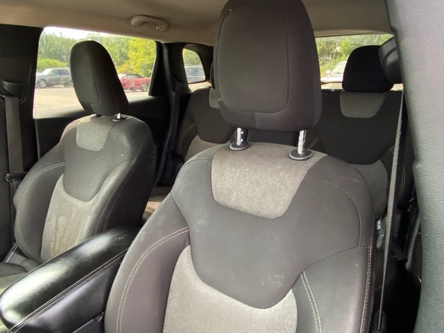 Used 2014 Jeep Cherokee Latitude w/ Cold Weather Group FWD image 6