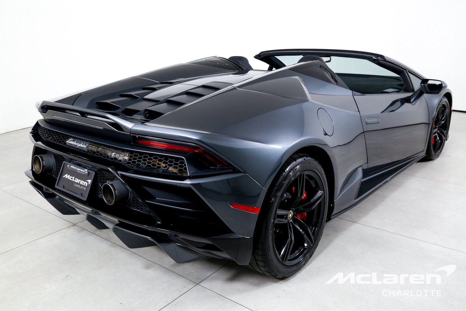Used 2022 Lamborghini Huracan EVO RWD image 9