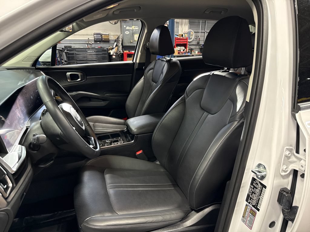 Used 2025 Kia Sorento EX AWD/4WD image 10