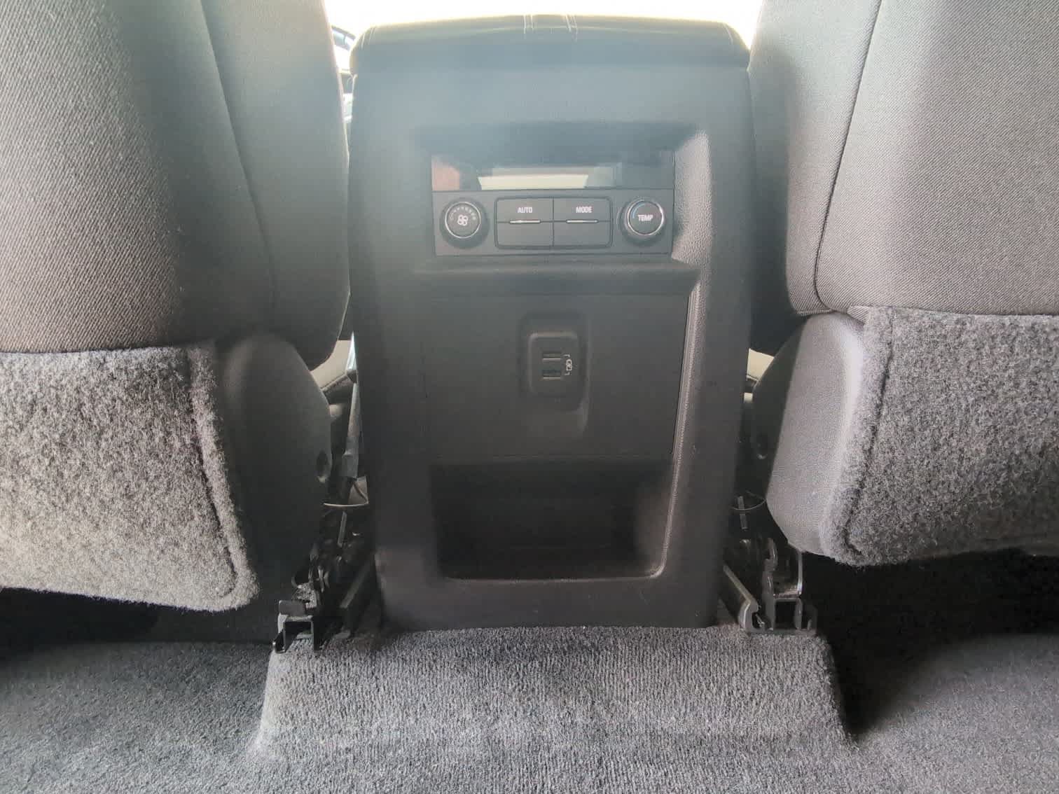 Used 2023 Chevrolet Traverse LT FWD image 39