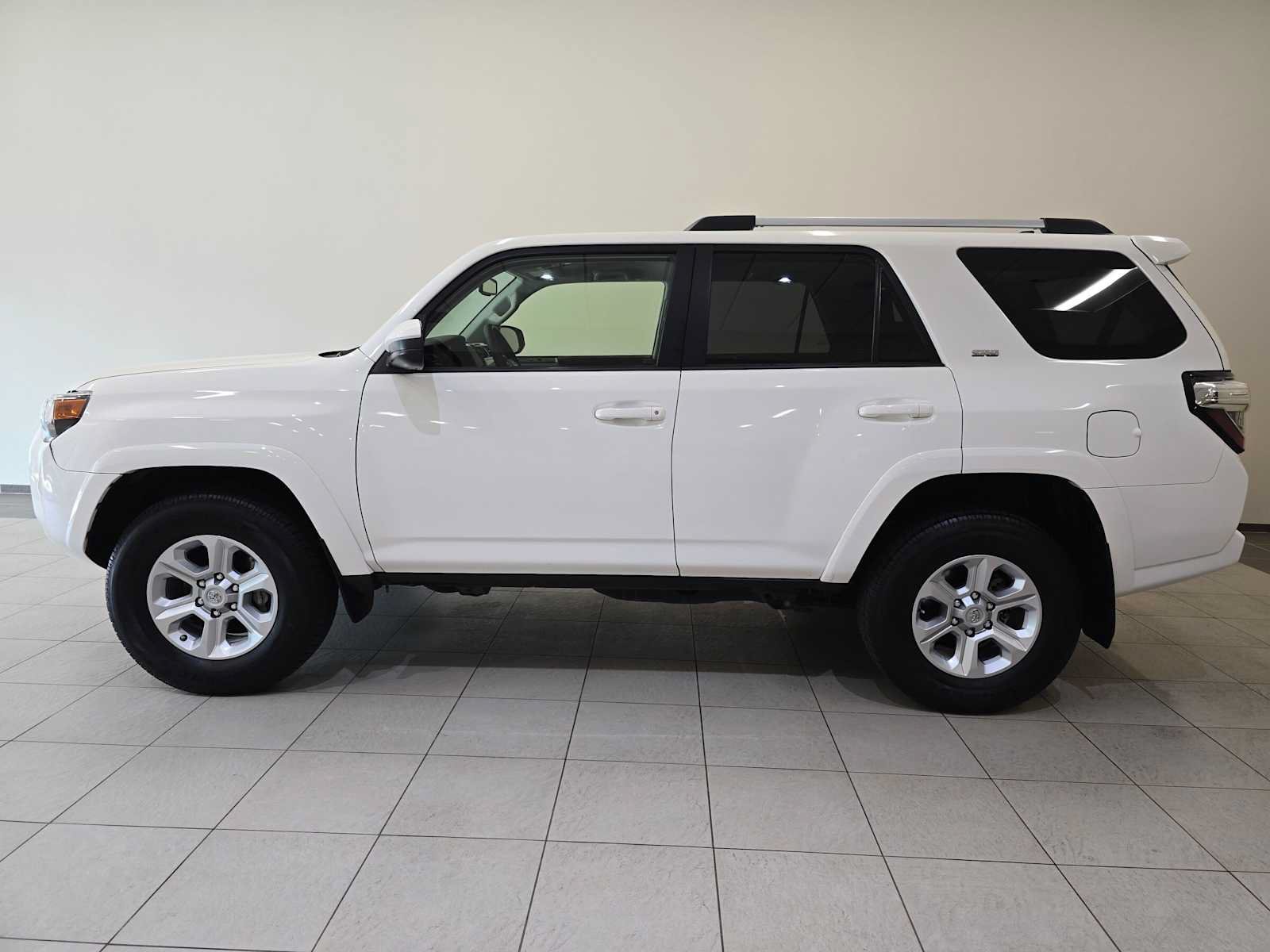 Certified 2022 Toyota 4Runner SR5 AWD/4WD image 3