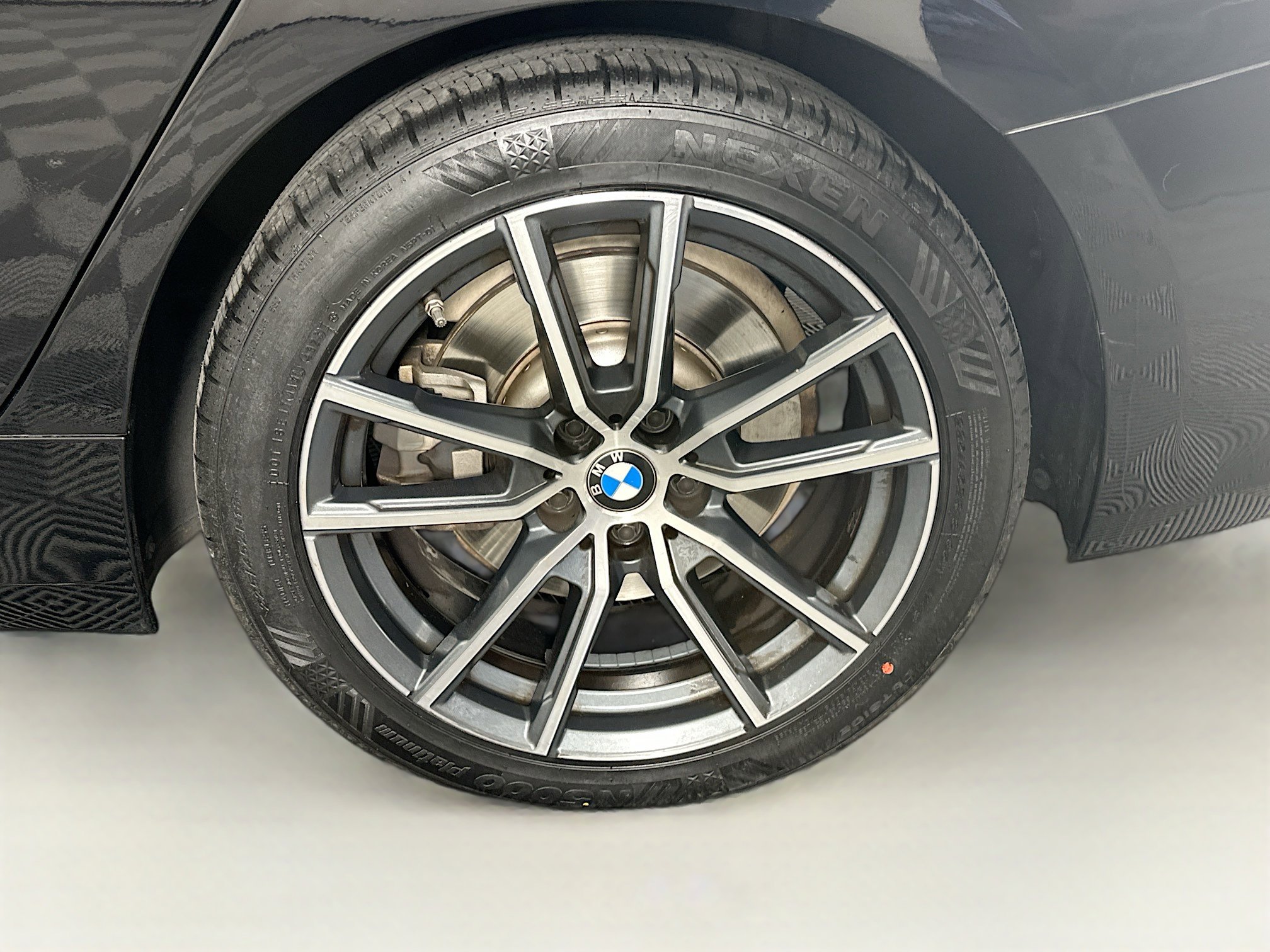 Used 2019 BMW 330i Sedan w/ Premium Package image 11