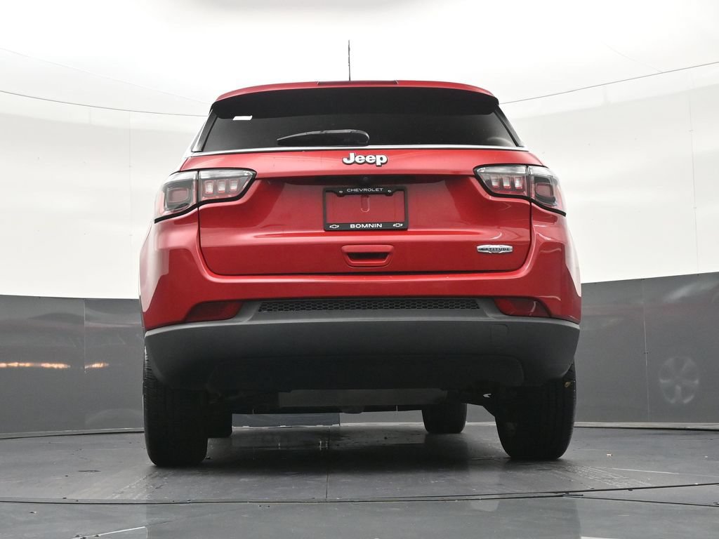 Used 2018 Jeep Compass Latitude FWD image 26