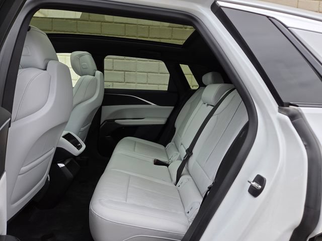 Used 2024 Cadillac Lyriq Luxury AWD/4WD image 36