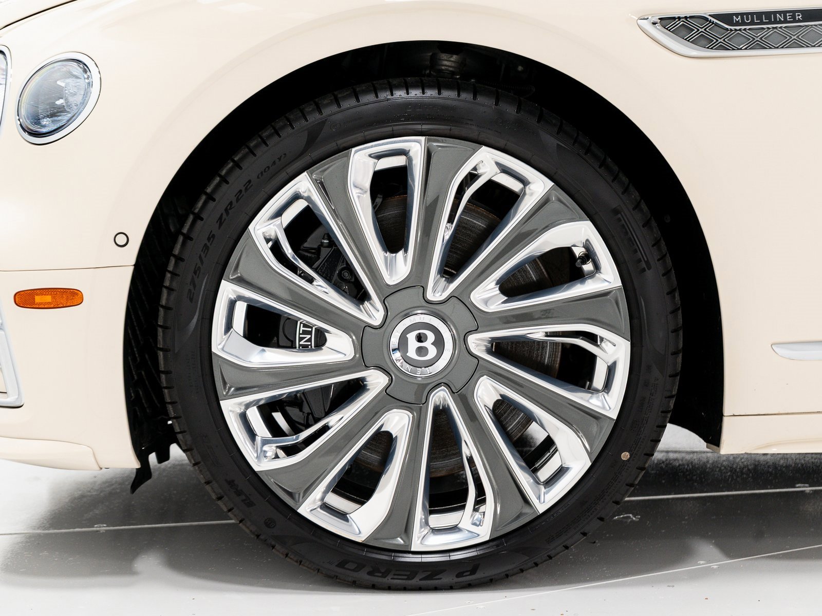 New 2025 Bentley Flying Spur Plug-In Hybrid image 19