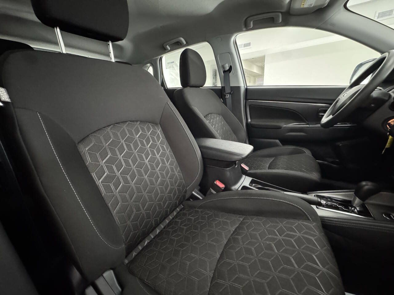 Used 2025 Mitsubishi Outlander Sport SE AWD/4WD image 29