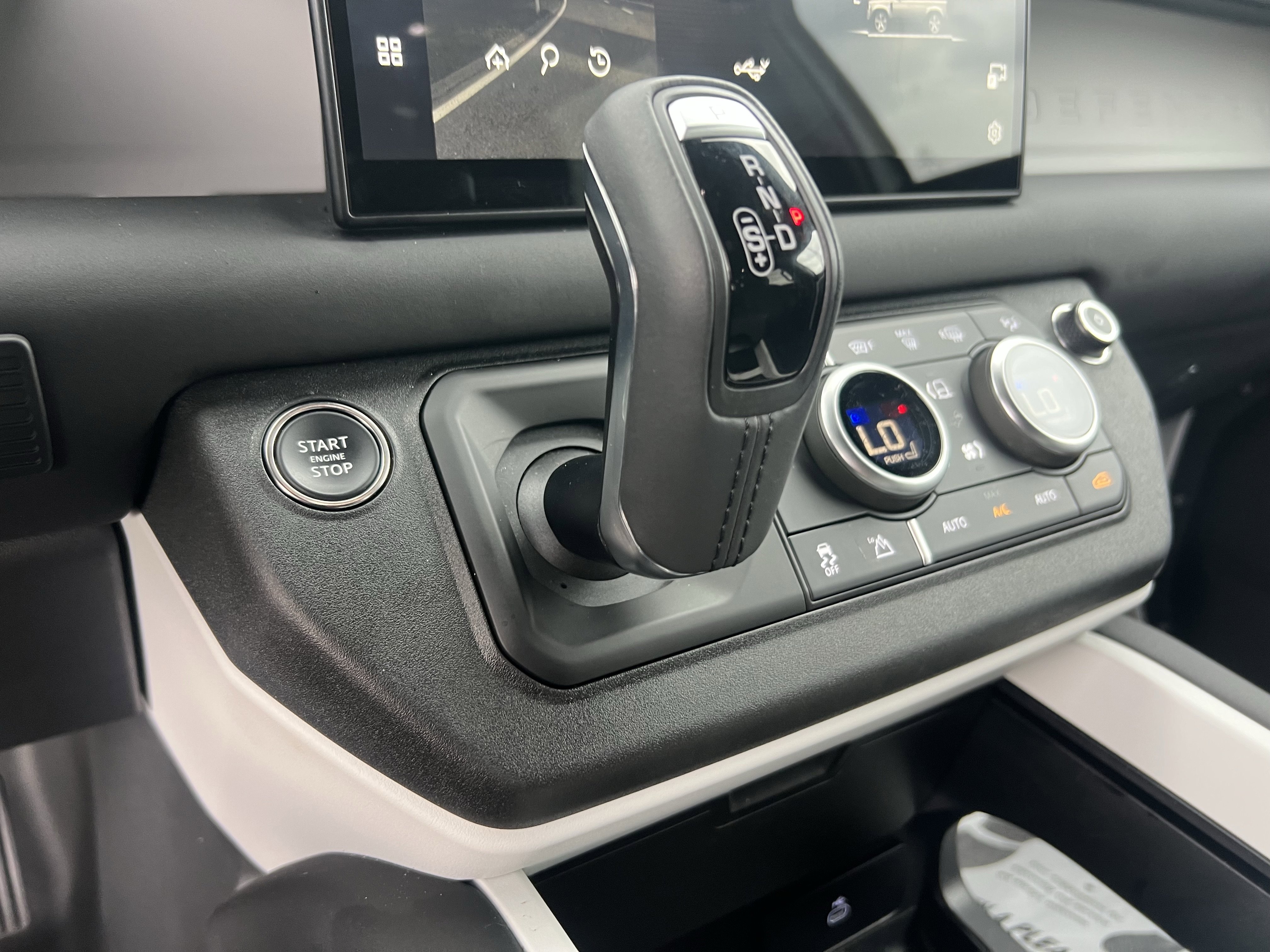 Certified 2025 Land Rover Defender 110 S image 27