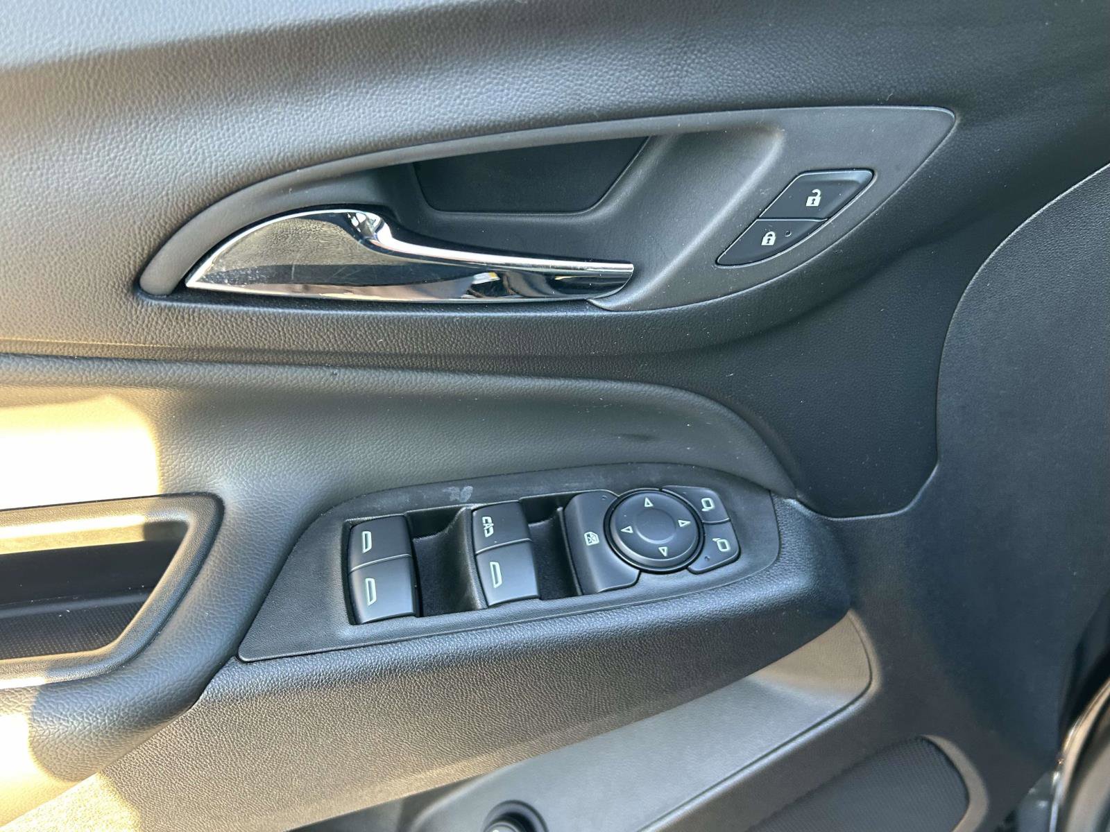 Used 2024 Chevrolet Equinox LT image 19