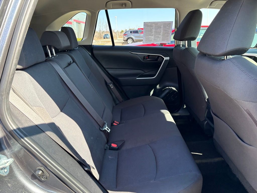 Used 2019 Toyota RAV4 LE w/ Carpet Mat Package image 15