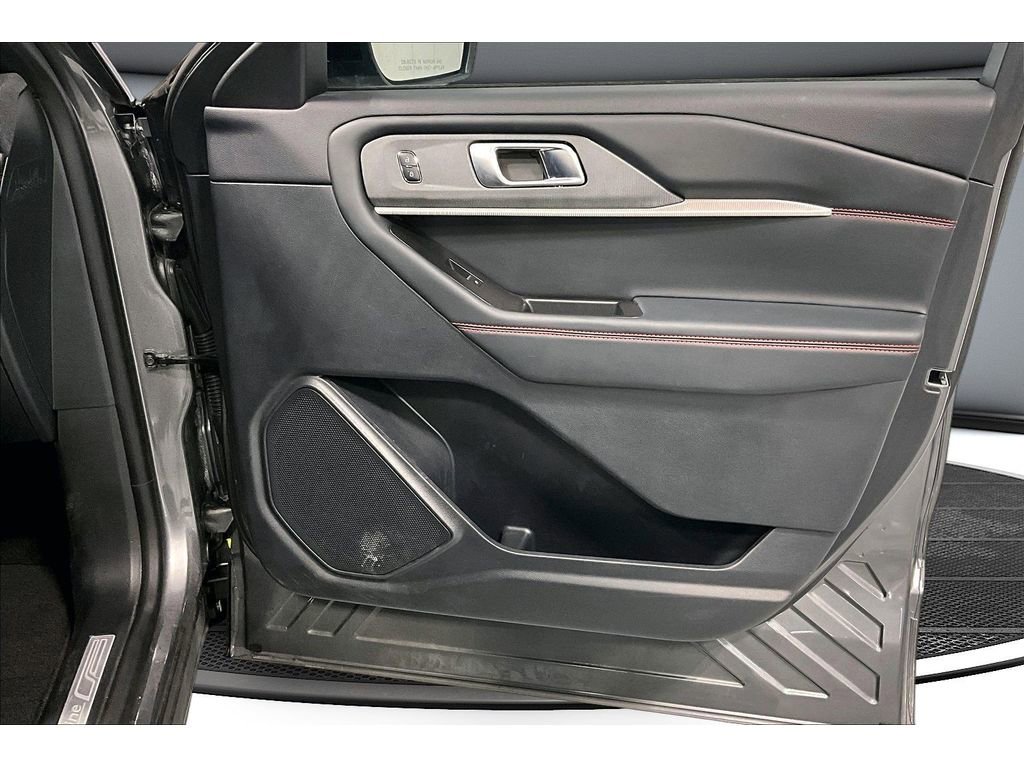 Used 2025 Ford Explorer ST-Line image 25