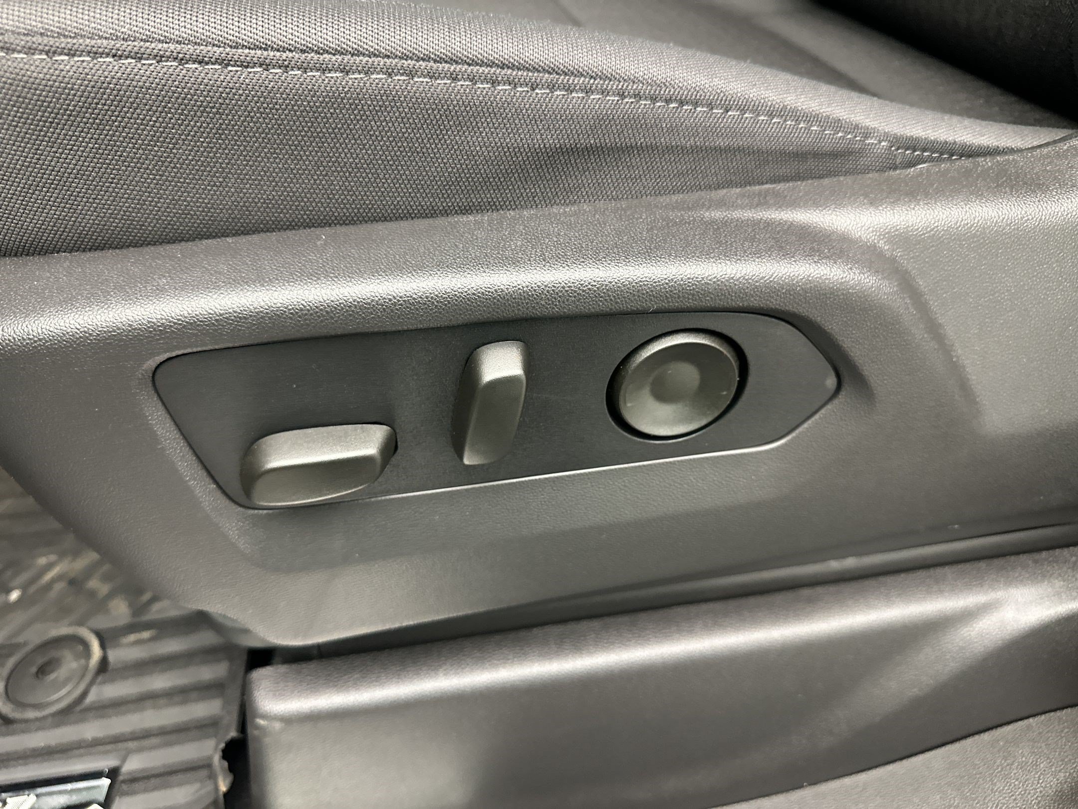 New 2026 Chevrolet Silverado 1500 LT Trail Boss w/ LPO, Dark Essentials Package AWD/4WD image 14