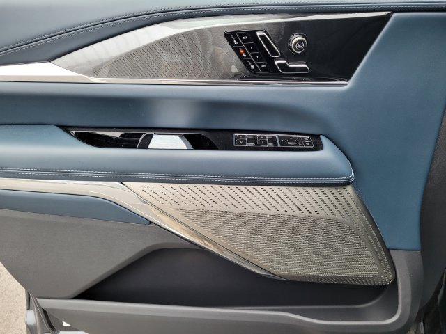 New 2025 Cadillac Escalade IQ Sport 2 w/ LPO, ONYX Package AWD/4WD image 18