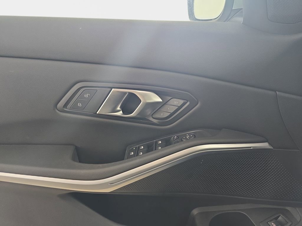 Used 2025 BMW 330i xDrive Sedan w/ Convenience Package image 30