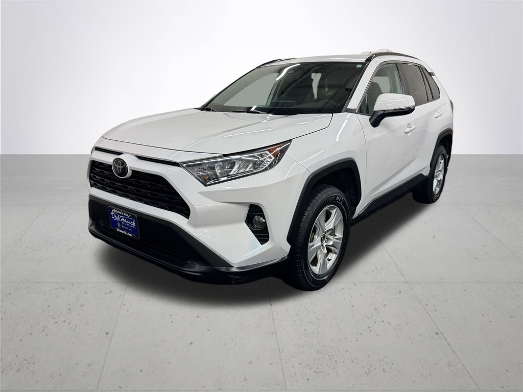 Used 2020 Toyota RAV4 XLE image 2