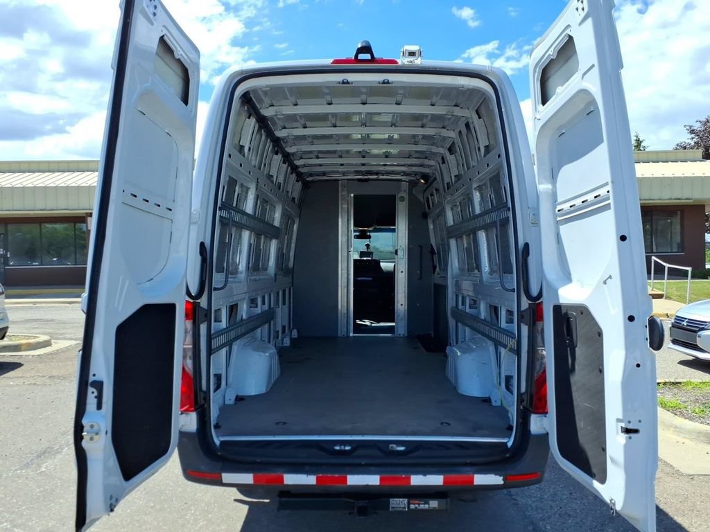 Used 2020 Mercedes-Benz Sprinter 2500 image 6