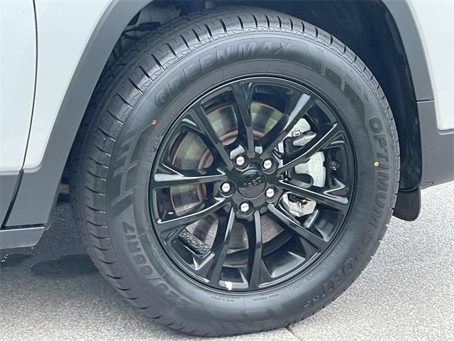 Used 2023 Jeep Cherokee Altitude Lux image 25