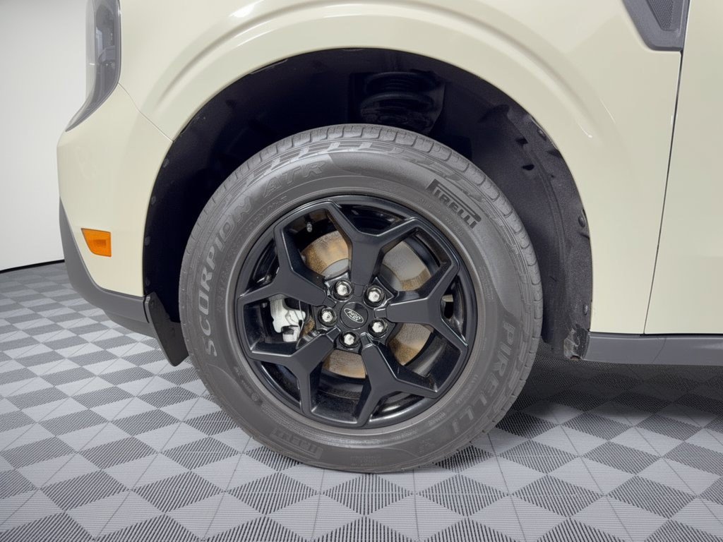 Used 2025 Ford Maverick XLT w/ XLT Luxury Package AWD/4WD image 13