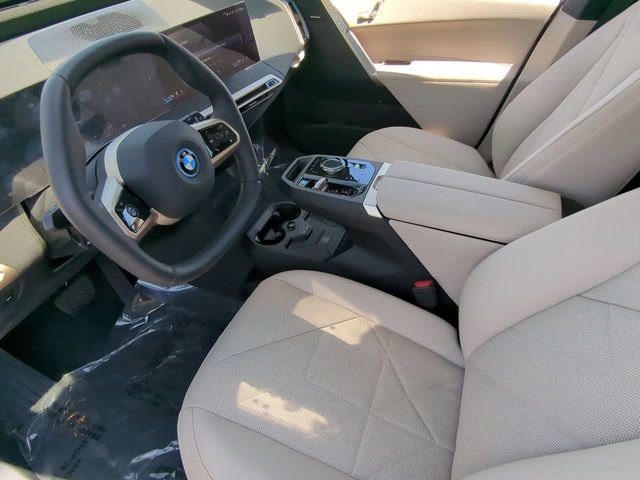 Used 2025 BMW iX xDrive50 image 18