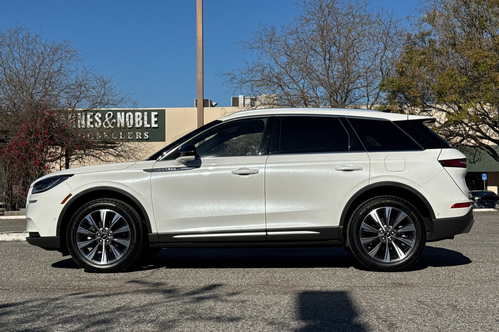 Certified 2022 Lincoln Corsair Reserve w/ Equipment Group 201A image 7