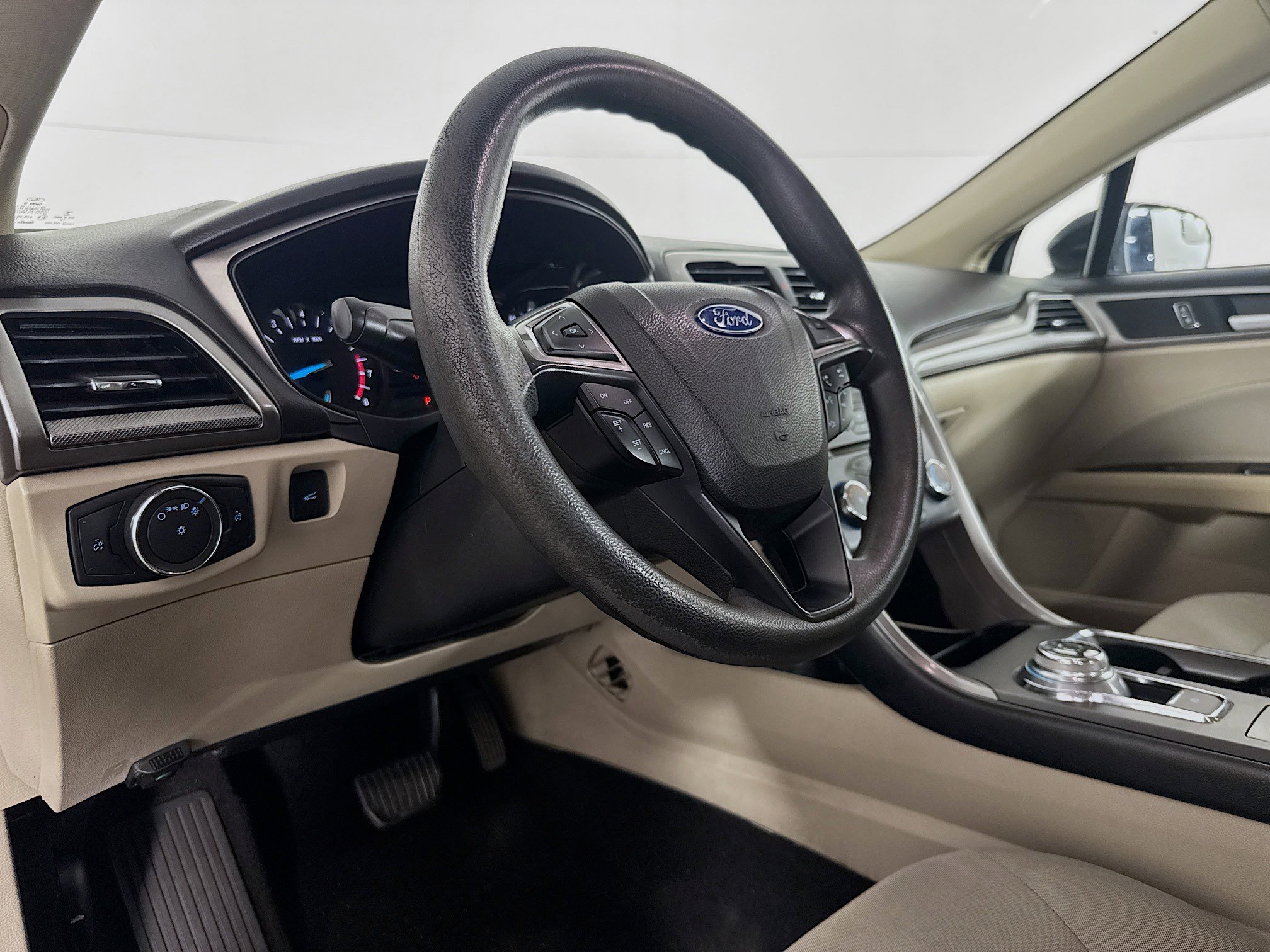 Used 2017 Ford Fusion SE image 22