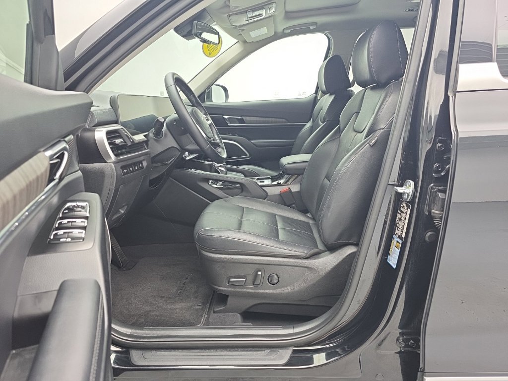 Used 2024 Kia Telluride EX w/ EX Captain's Chair Package AWD/4WD image 13