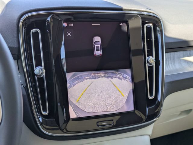 Certified 2023 Volvo XC40 B5 Plus w/ Protection Package Premier AWD/4WD image 27