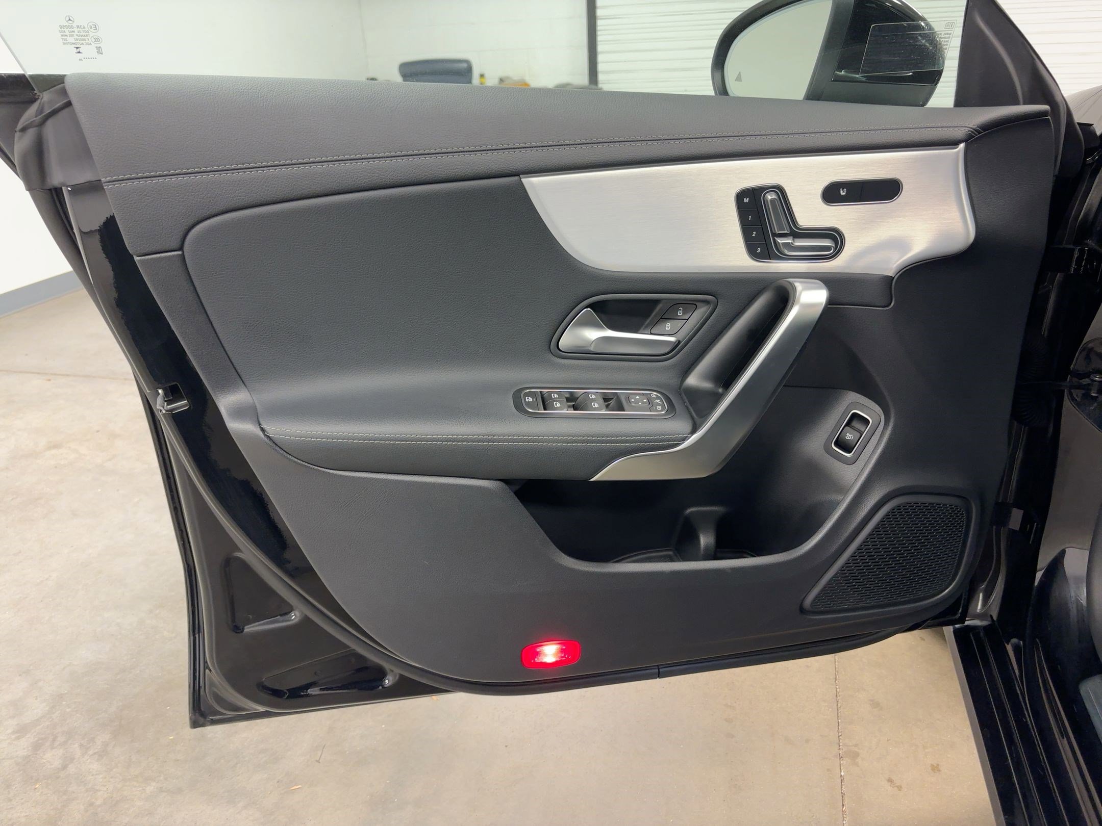 Used 2025 Mercedes-Benz CLA 250 image 11