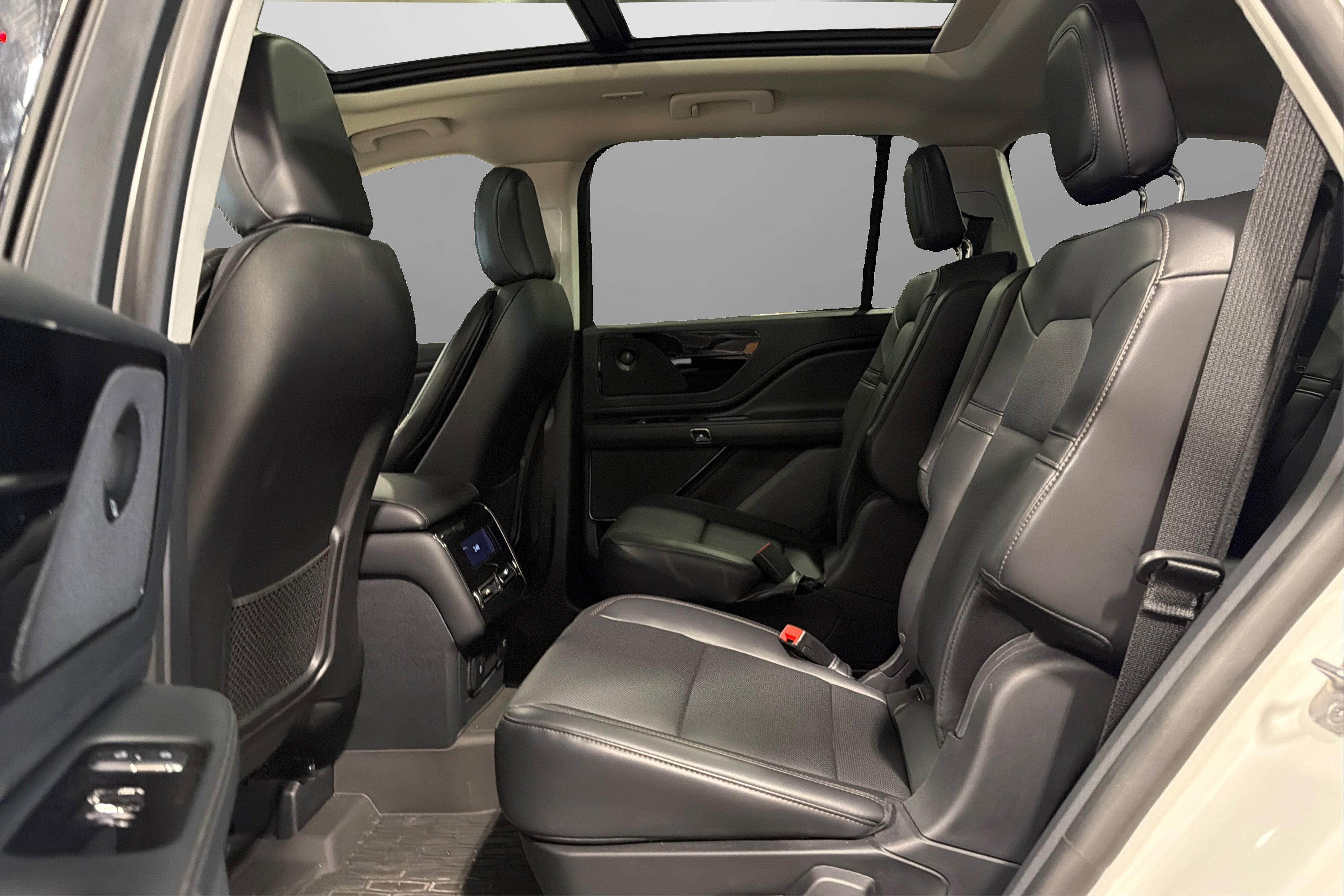 Used 2025 Lincoln Aviator AWD image 40
