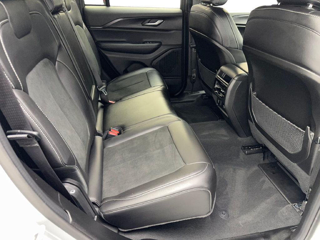 Used 2025 Jeep Grand Cherokee Altitude RWD image 40