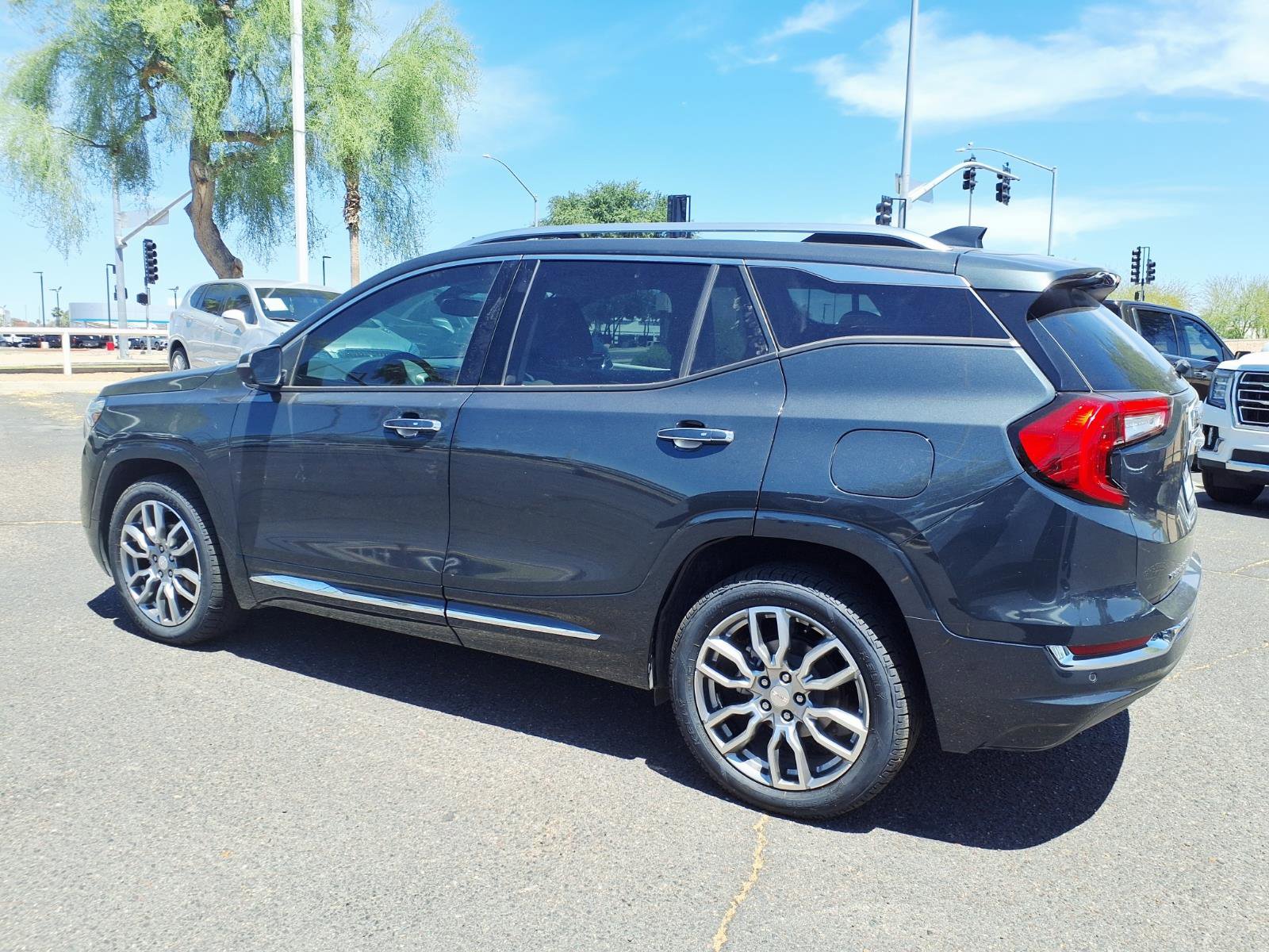 Used 2022 GMC Terrain Denali w/ Denali Premium Package AWD/4WD image 8