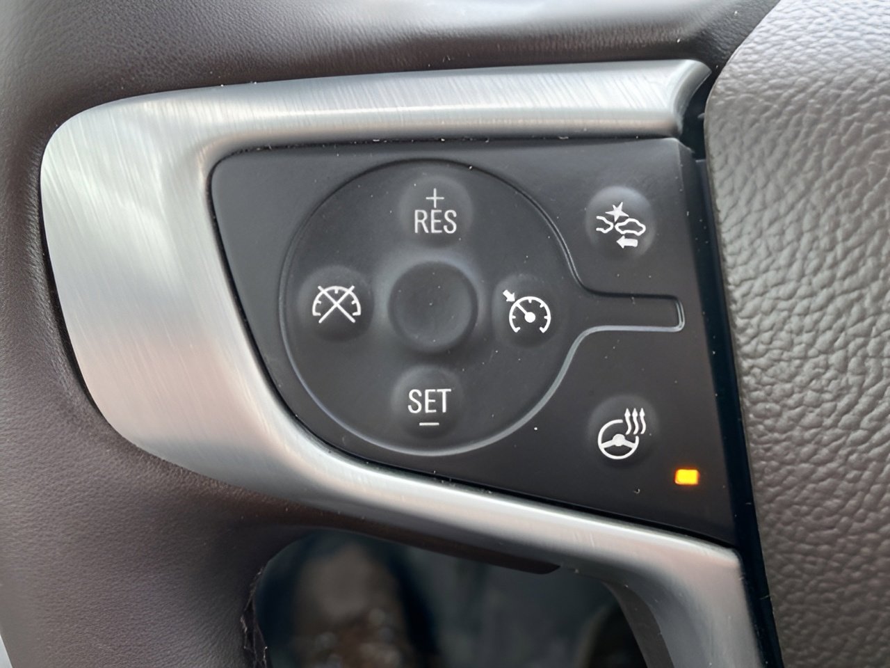 Used 2023 GMC Acadia SLT w/ Preferred Package image 18