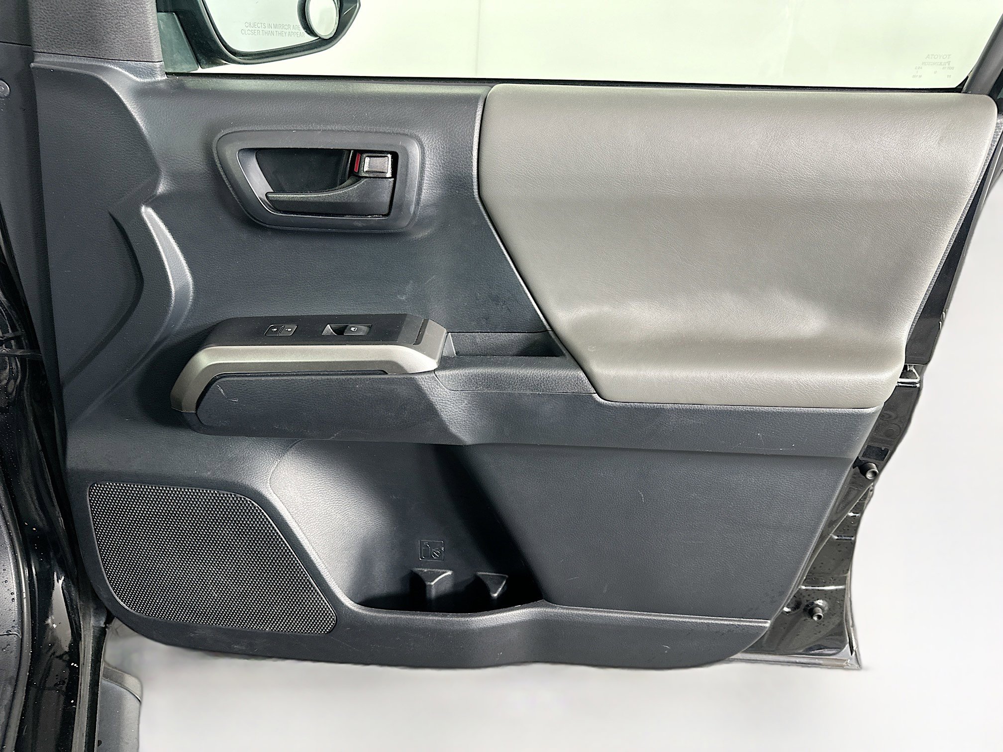 Used 2018 Toyota Tacoma SR5 RWD image 30