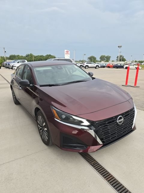 Used 2025 Nissan Altima 2.5 SV AWD/4WD image 4