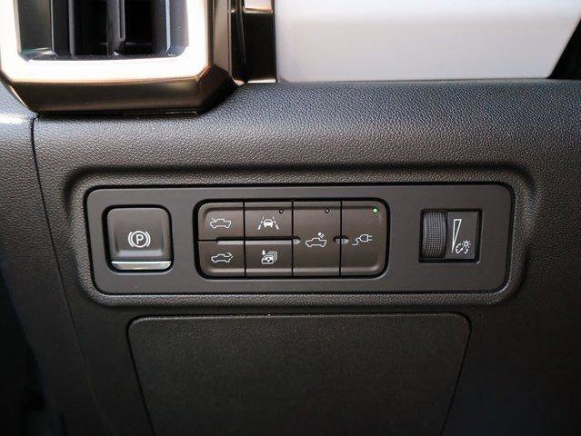 New 2025 GMC Hummer EV 2X w/ LPO, Dark Essentials Package image 25