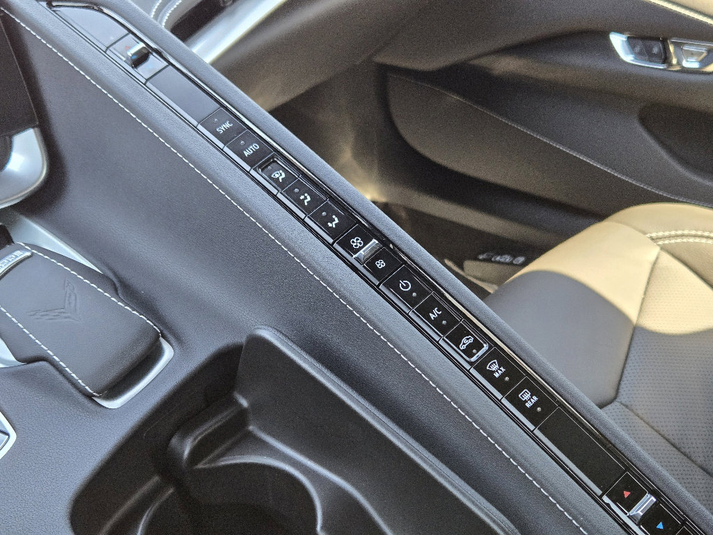 Used 2024 Chevrolet Corvette Stingray Coupe w/ Z51 Performance Package image 21