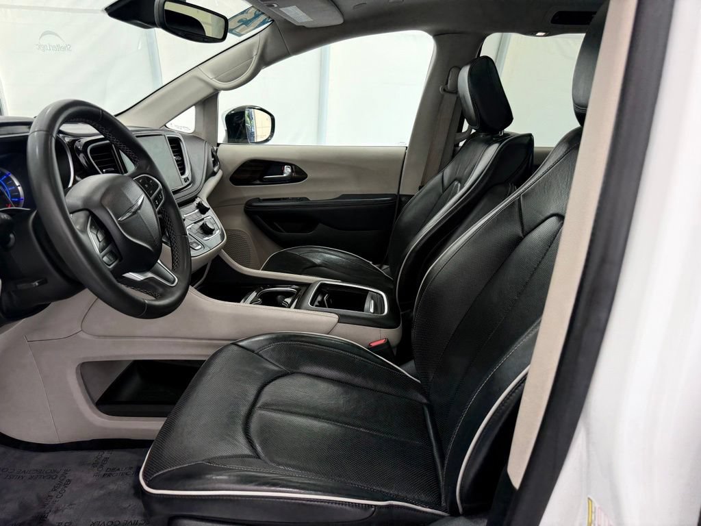 Used 2023 Chrysler Pacifica Limited FWD image 13