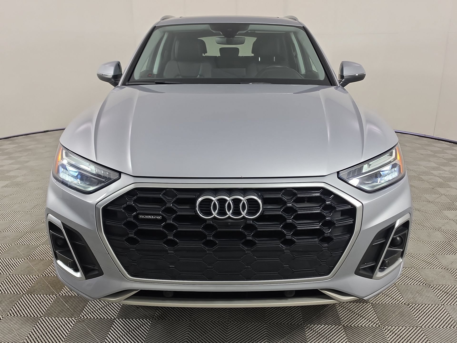 Used 2024 Audi Q5 2.0T Premium Plus w/ Premium Plus Package AWD/4WD image 2
