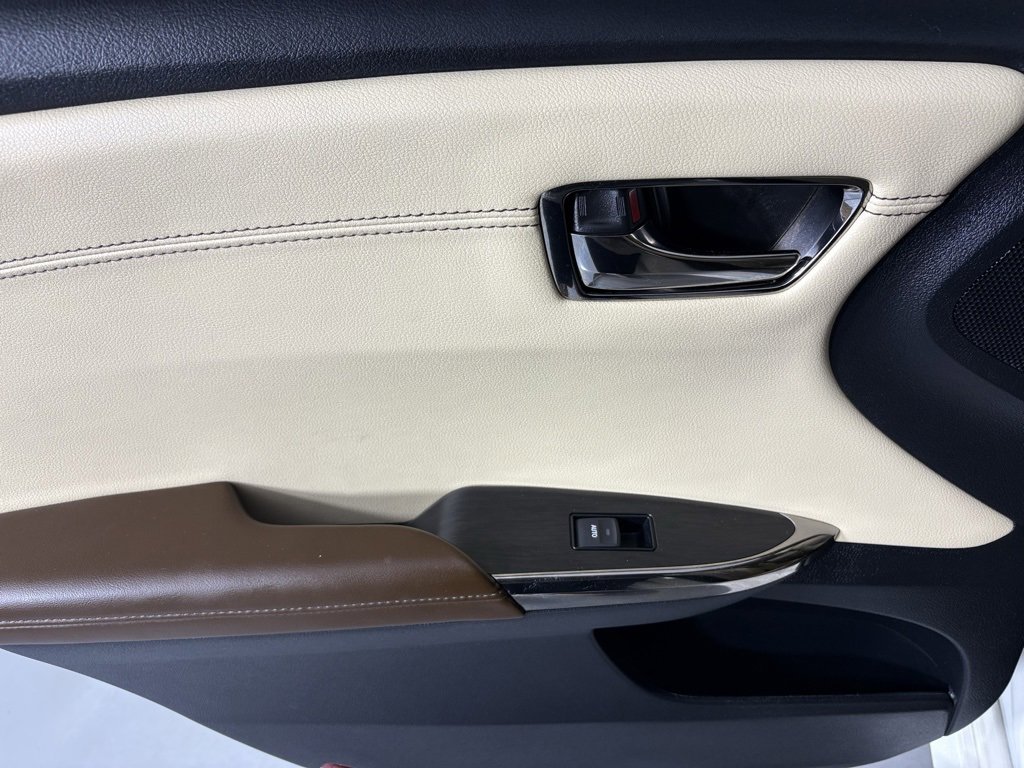 Used 2015 Toyota Avalon Limited image 35