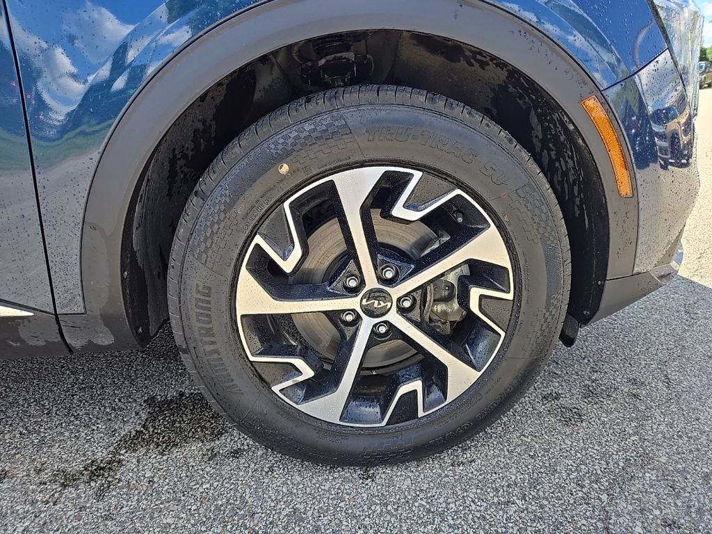 Certified 2023 Kia Sportage EX w/ EX Premium Package AWD/4WD image 13