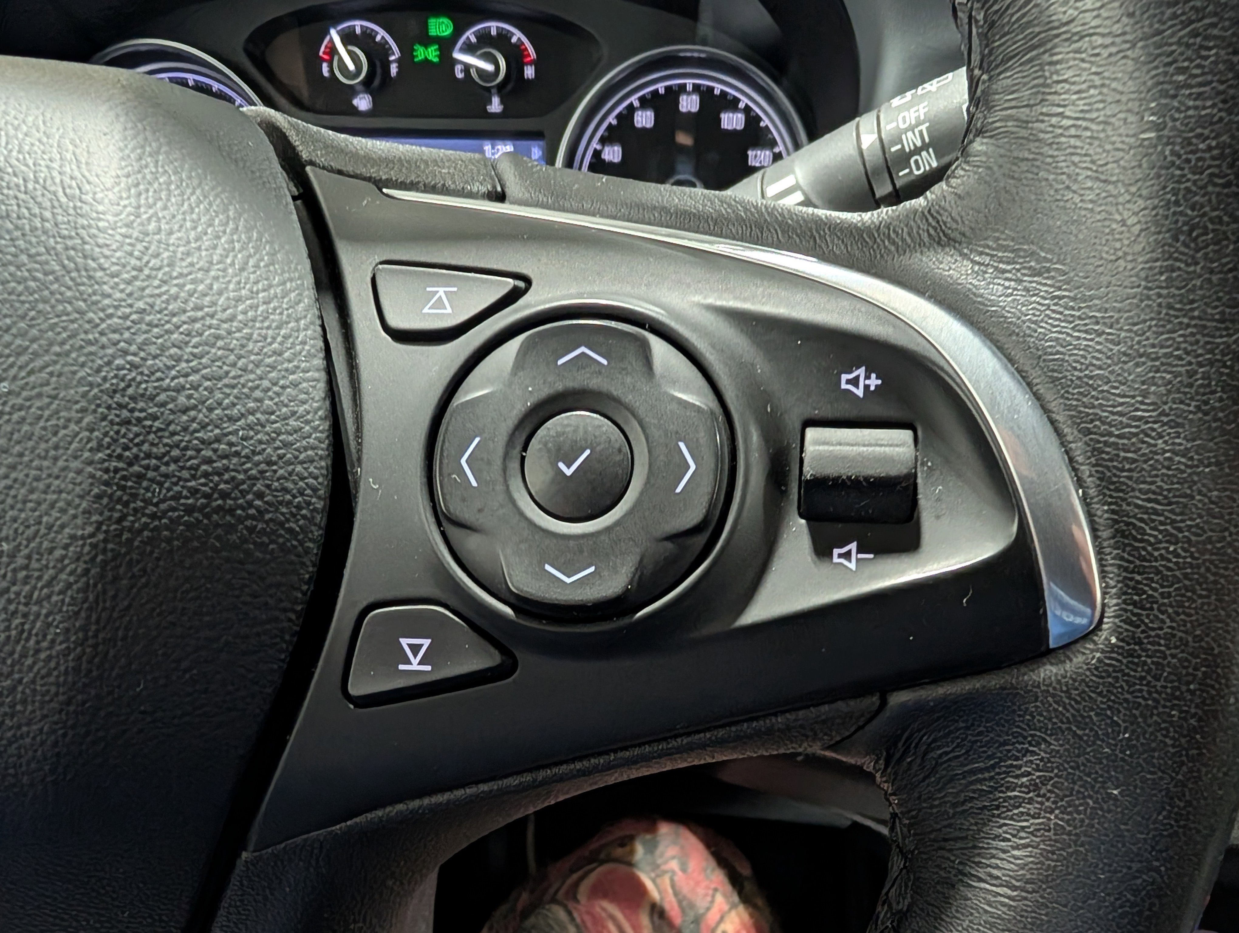 Used 2020 Buick Enclave Premium w/ Sun and Sites Package image 24