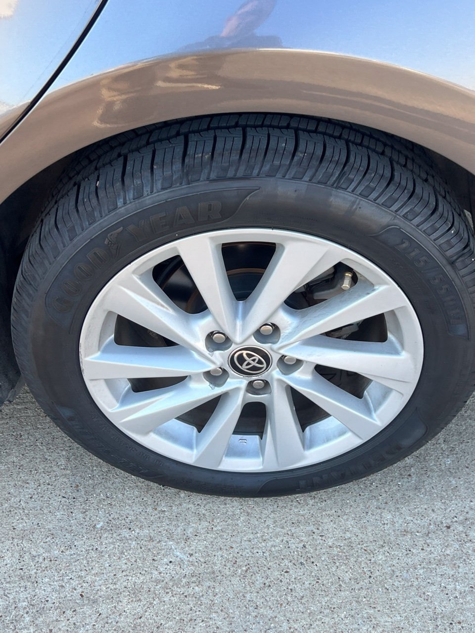 Used 2021 Toyota Camry LE FWD image 6