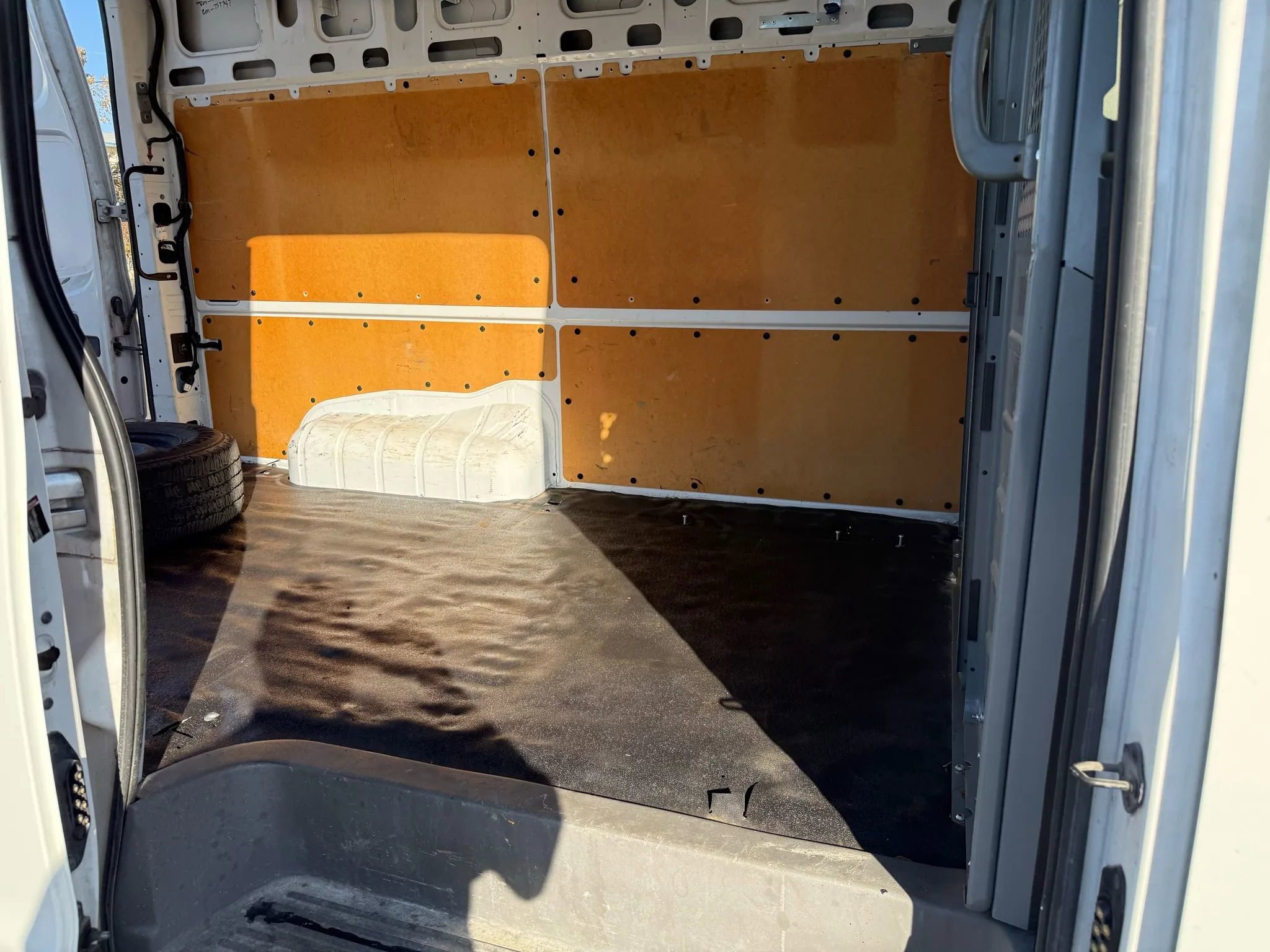 Used 2018 Nissan NV 2500 SV image 22