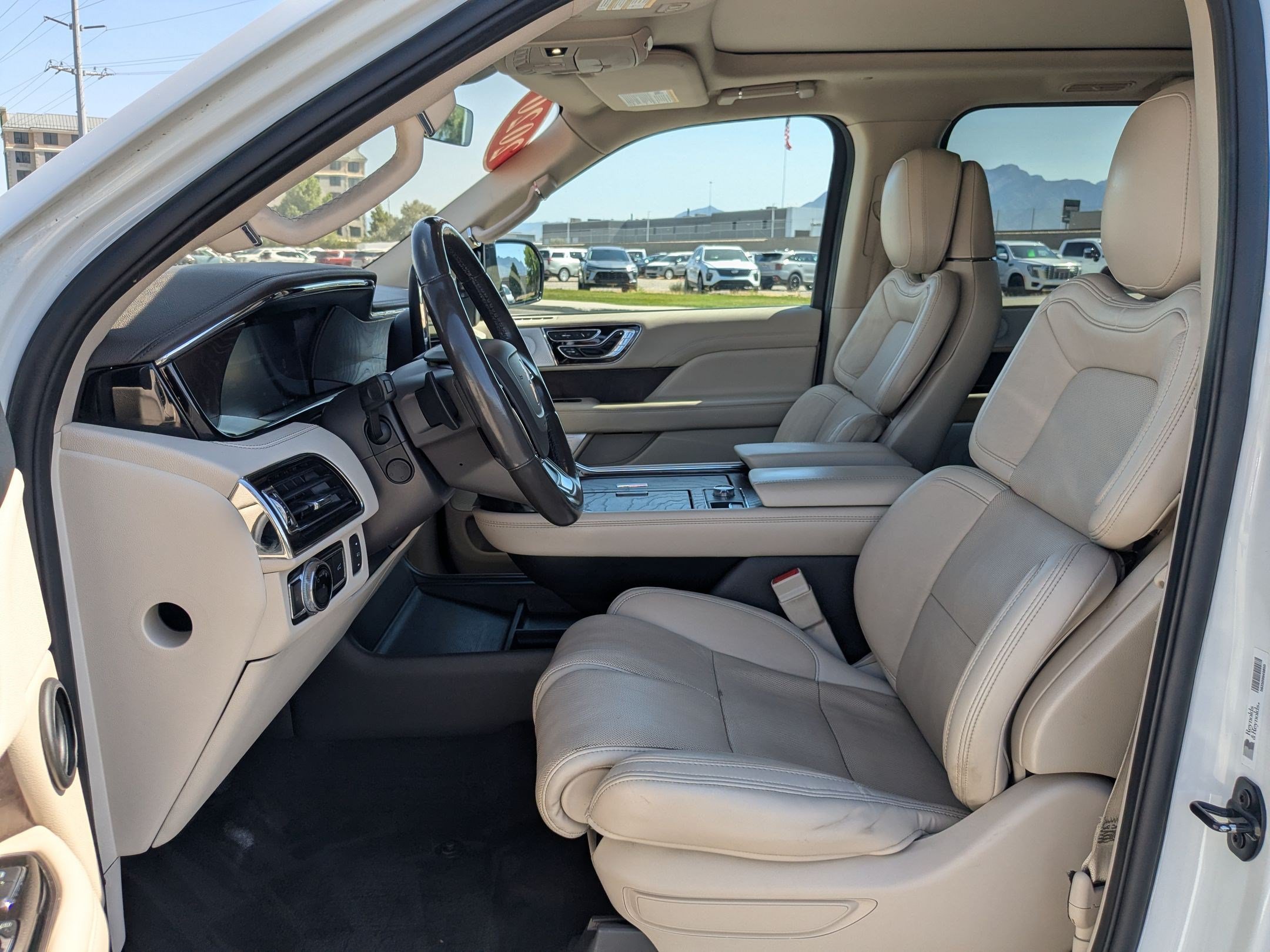 Used 2020 Lincoln Navigator Reserve w/ Luxury Package AWD/4WD image 25